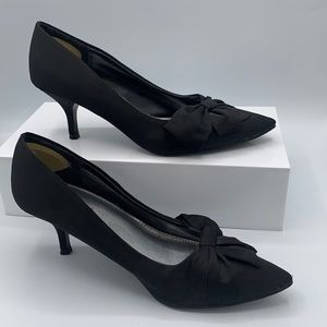 Fioni Night Bow Tie Kitten Heels Size 7.5